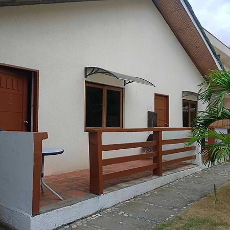 Dolphin Bay Resort Puerto Galera Dış mekan fotoğraf