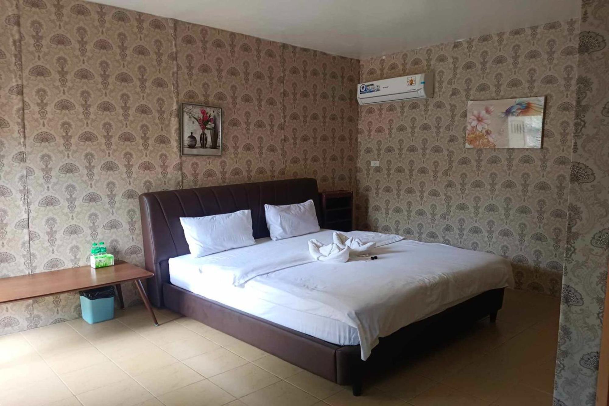 Dolphin Bay Resort Puerto Galera Dış mekan fotoğraf
